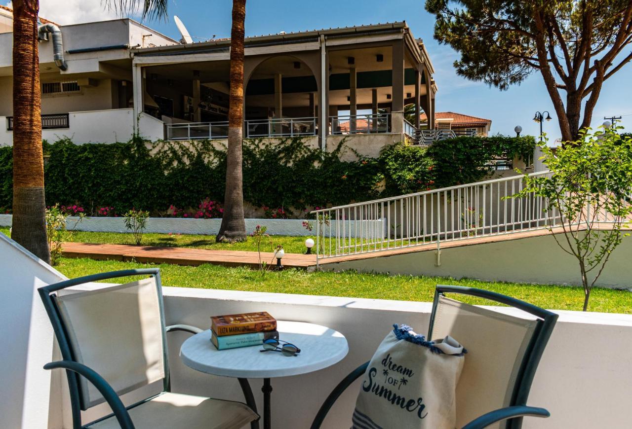 Denny'S Inn Kalamaki  Ngoại thất bức ảnh